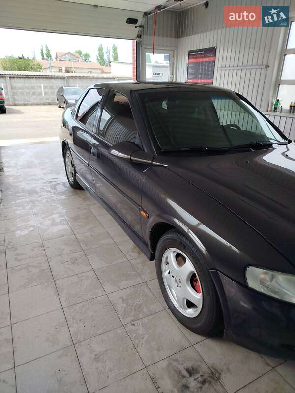 Седан Opel Vectra 2000 в Вишневом