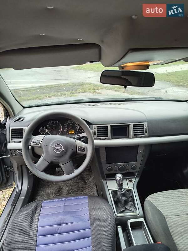 Седан Opel Vectra 2005 в Ивано-Франковске