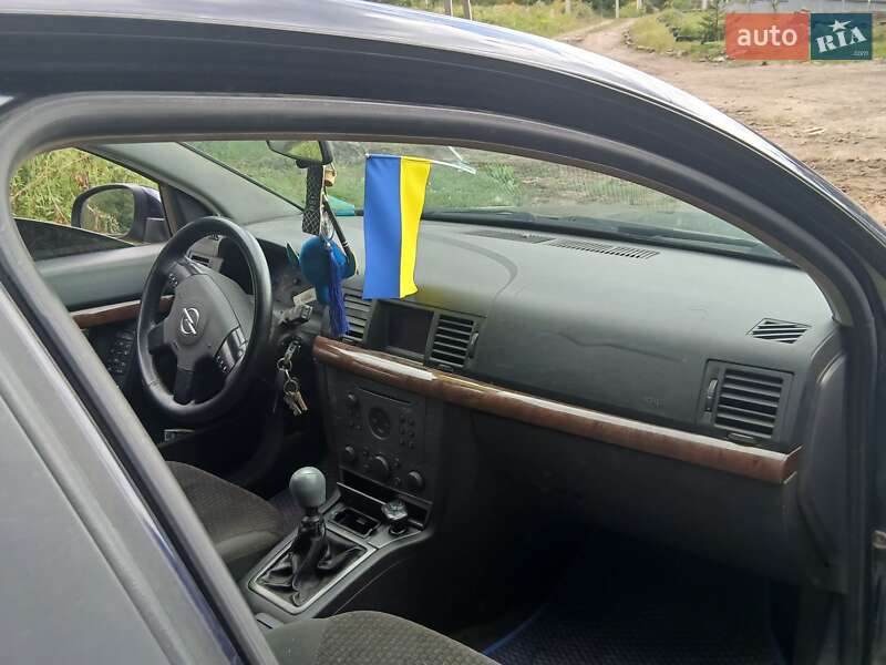 Седан Opel Vectra 2003 в Львове