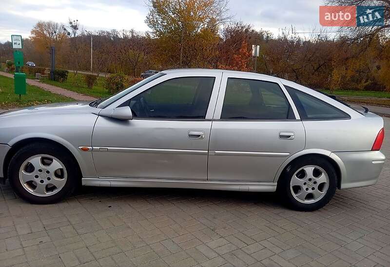Лифтбек Opel Vectra 1999 в Каневе