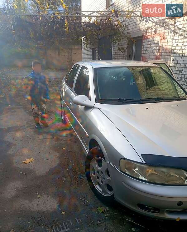 Лифтбек Opel Vectra 1999 в Каневе