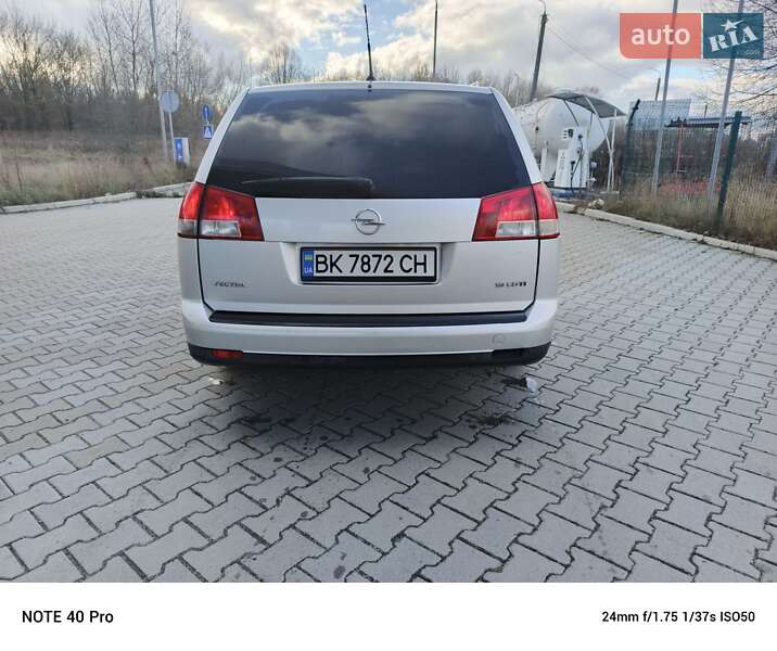 Універсал Opel Vectra 2004 в Шепетівці