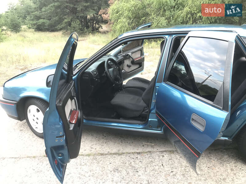 Ліфтбек Opel Vectra 1992 в Горішніх Плавнях