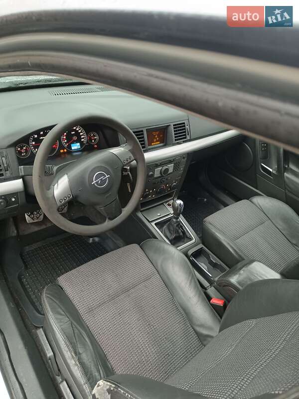 Лифтбек Opel Vectra 2003 в Голобах фото 9 Лифтбек Opel Vectra 2003 в Голобах