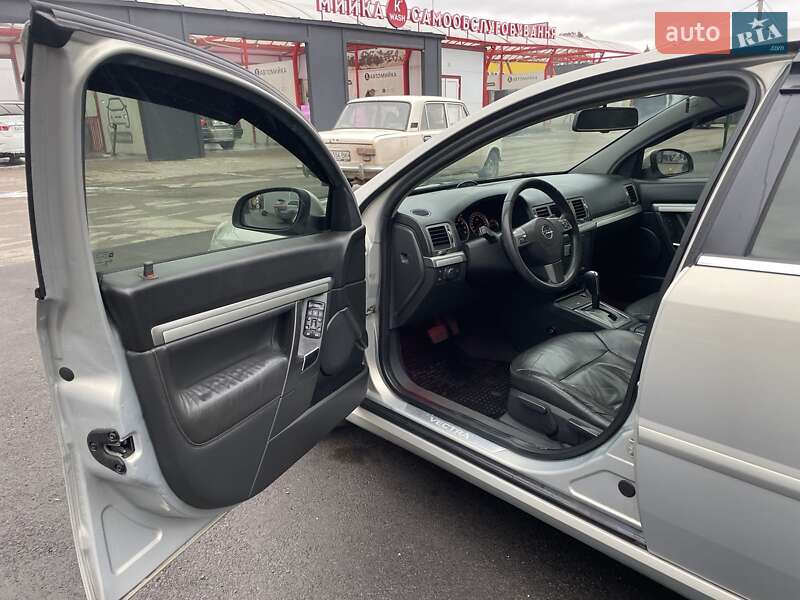 Седан Opel Vectra 2008 в Прилуках