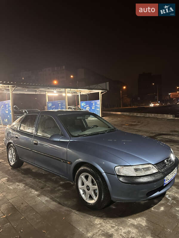 Лифтбек Opel Vectra 1998 в Сумах