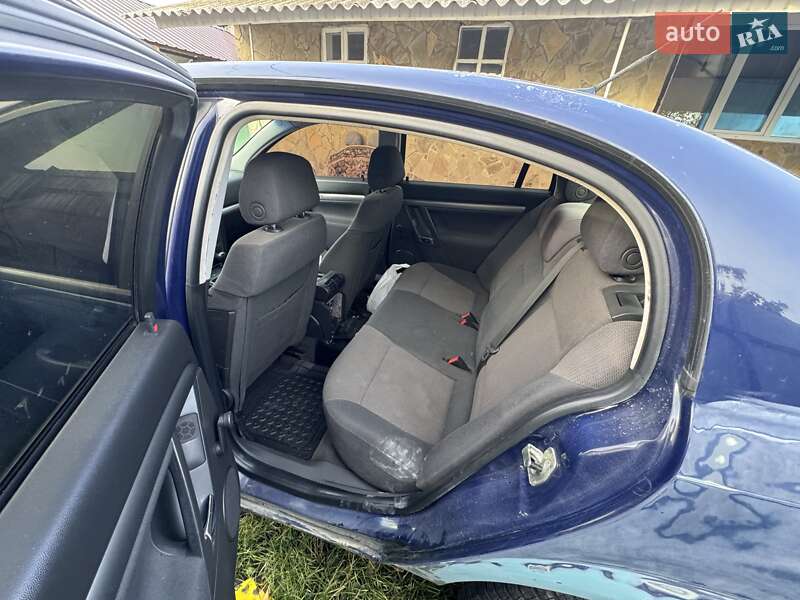 Седан Opel Vectra 2002 в Полтаве