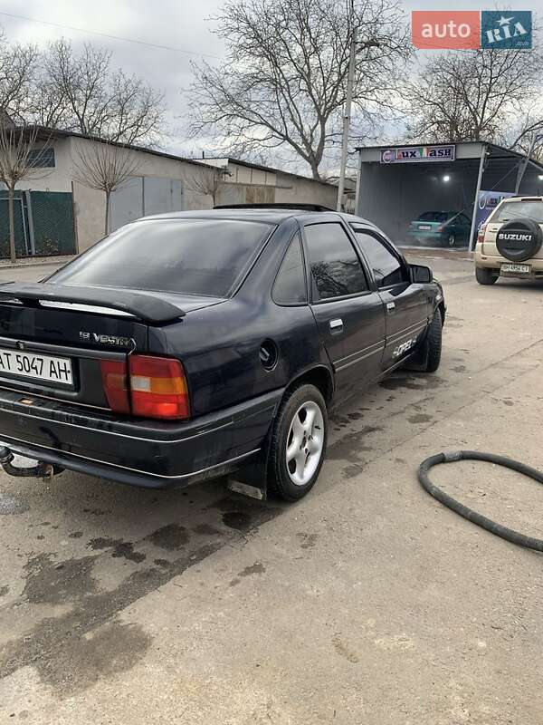 Седан Opel Vectra 1991 в Кельменцах