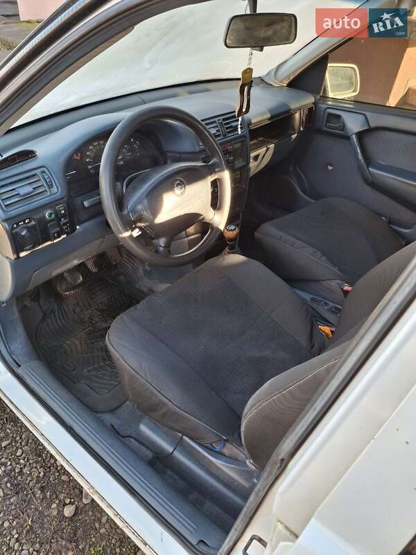 Лифтбек Opel Vectra 1993 в Ивано-Франковске