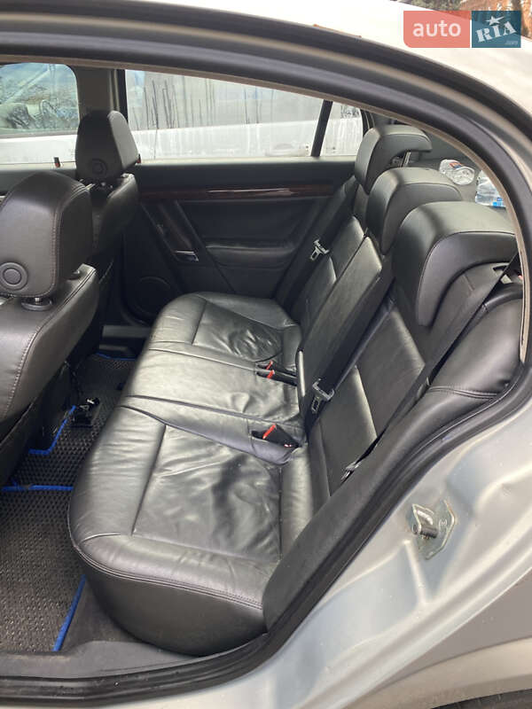 Седан Opel Vectra 2004 в Чернігові