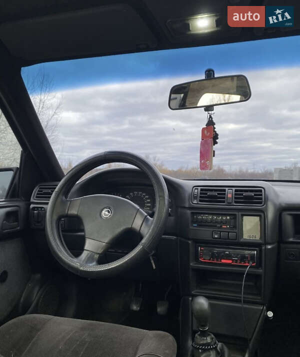 Седан Opel Vectra 1990 в Дніпрі