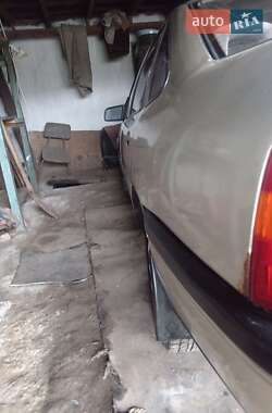 Седан Opel Vectra 1990 в Лубнах