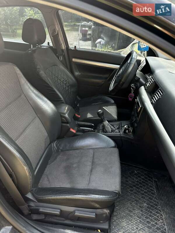 Лифтбек Opel Vectra 2002 в Бродах