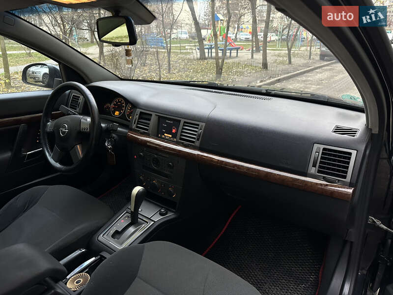 Седан Opel Vectra 2004 в Сумах