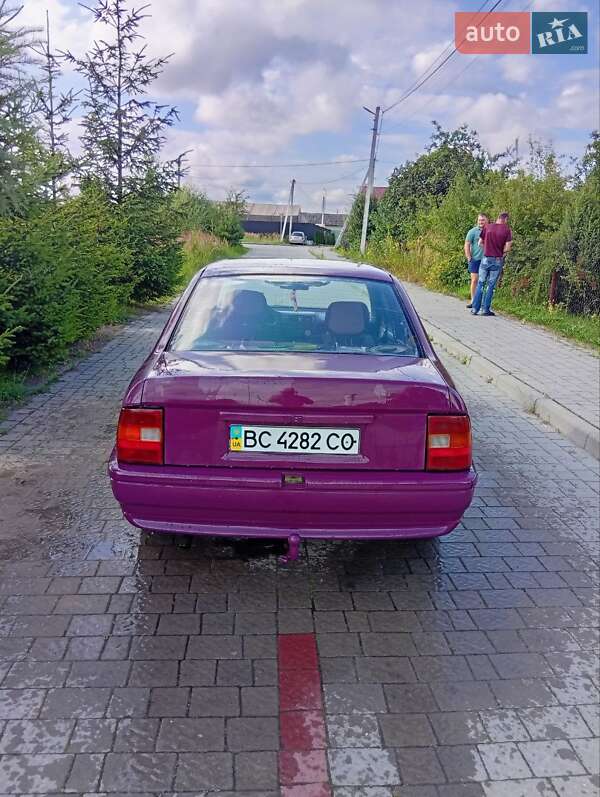 Седан Opel Vectra 1991 в Львові