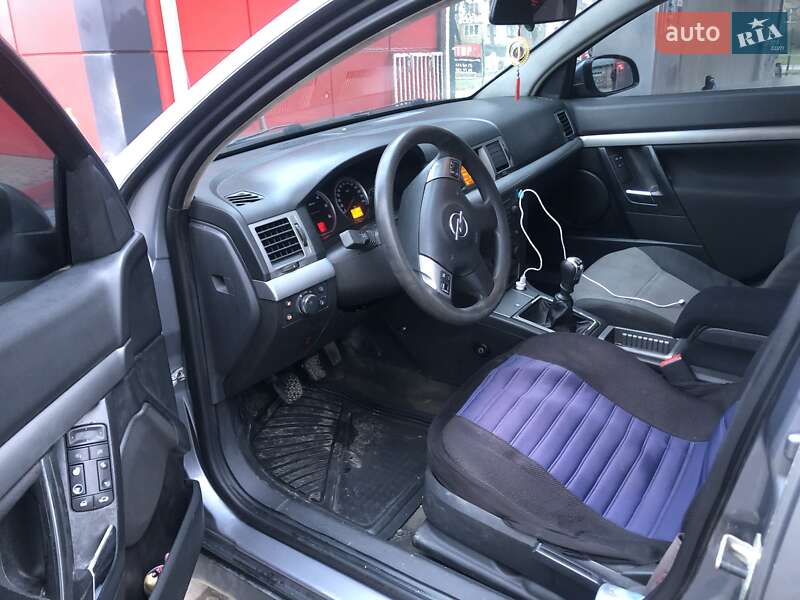 Седан Opel Vectra 2005 в Калуші