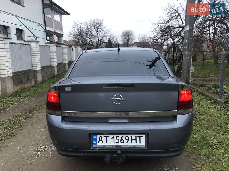 Седан Opel Vectra 2005 в Калуші