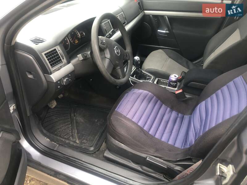 Седан Opel Vectra 2005 в Калуші