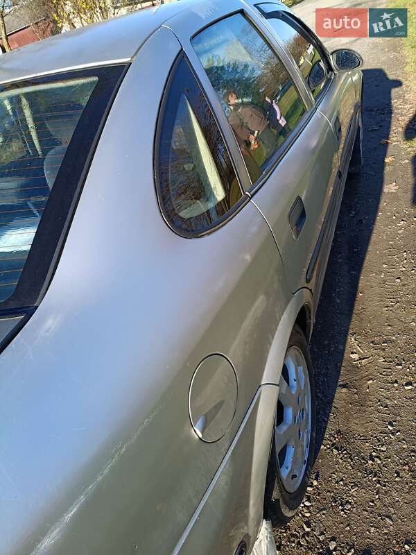 Седан Opel Vectra 1998 в Болехове