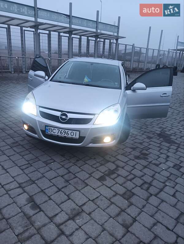 Седан Opel Vectra 2007 в Львове