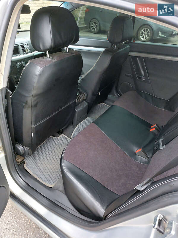 Лифтбек Opel Vectra 2005 в Днепре