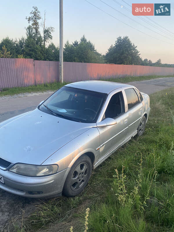 Седан Opel Vectra 1998 в Чуднове