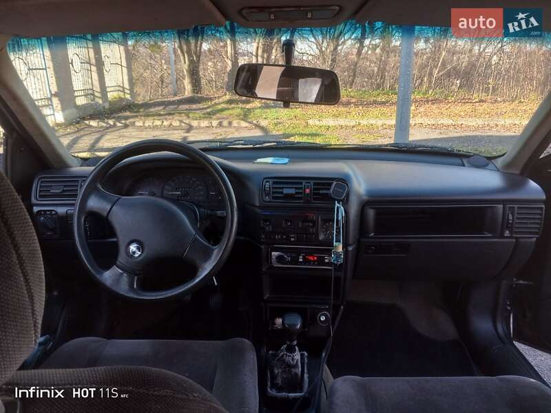 Седан Opel Vectra 1991 в Золочеві