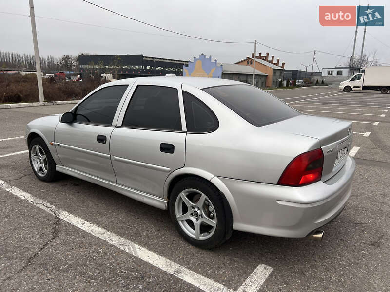 Седан Opel Vectra 2001 в Чернівцях
