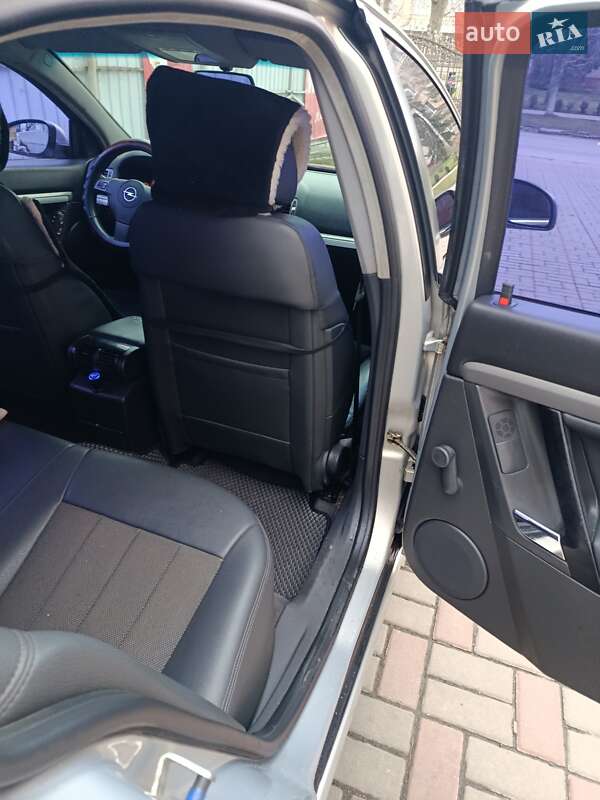 Седан Opel Vectra 2008 в Шполе