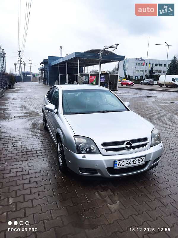 Лифтбек Opel Vectra 2004 в Вишневом