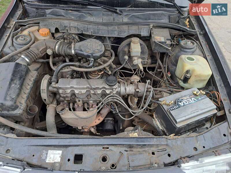 Седан Opel Vectra 1990 в Гадячі