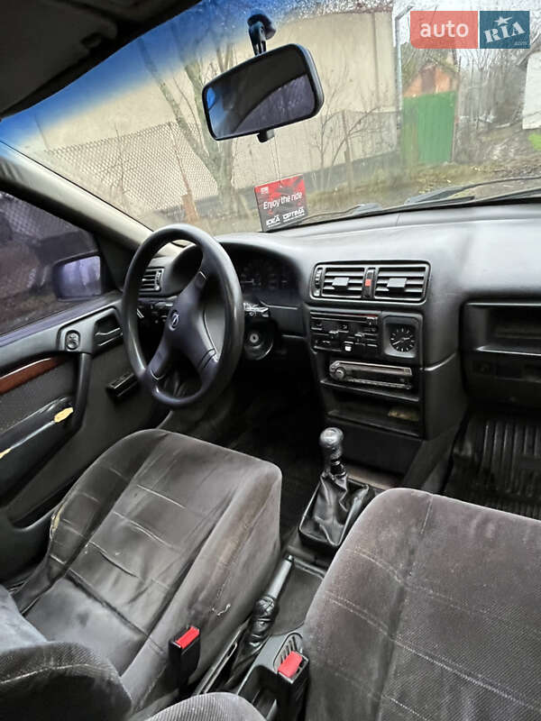 Ліфтбек Opel Vectra 1993 в Лубнах