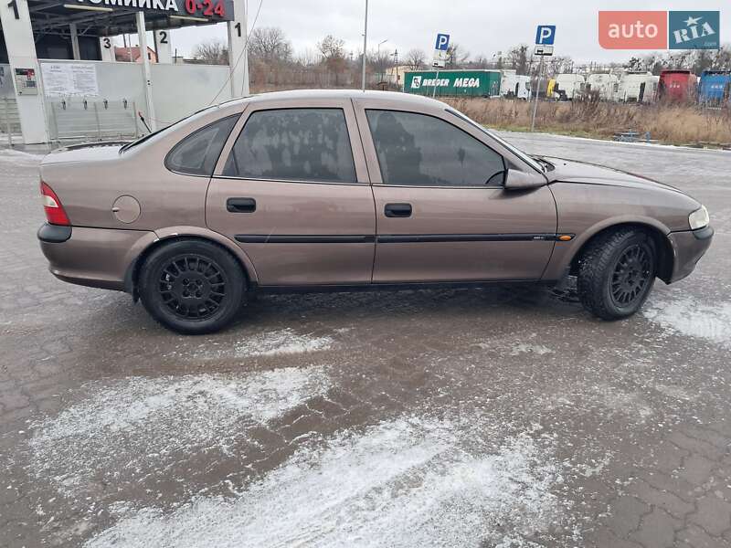 Седан Opel Vectra 1998 в Радехове