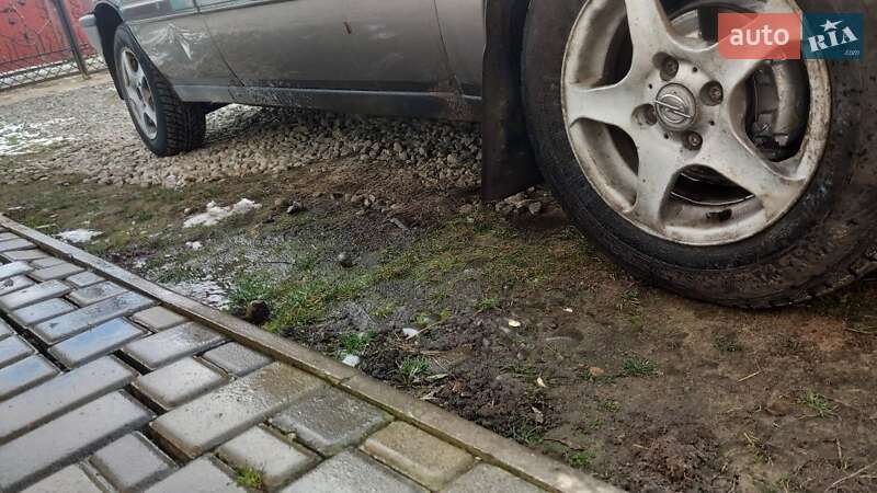 Седан Opel Vectra 1992 в Івано-Франківську