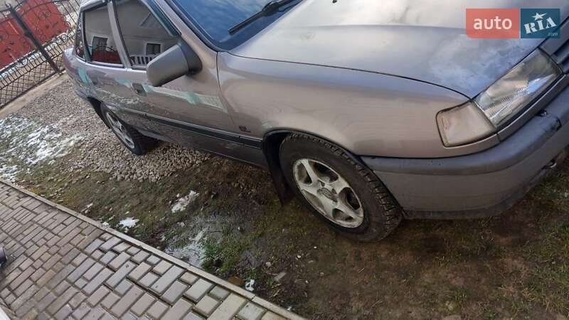 Седан Opel Vectra 1992 в Івано-Франківську