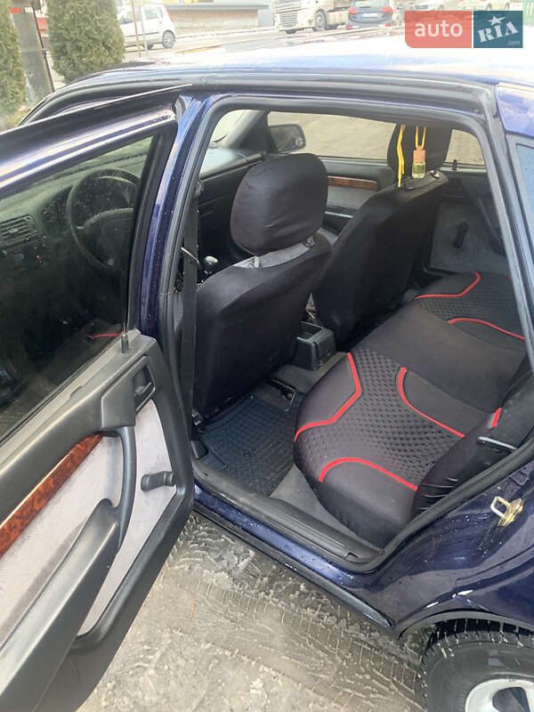 Ліфтбек Opel Vectra 1995 в Івано-Франківську