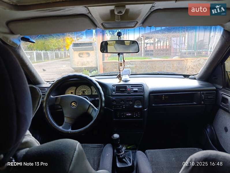 Седан Opel Vectra 1990 в Кременчуці