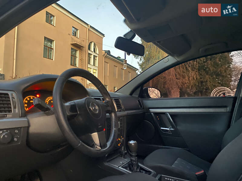 Седан Opel Vectra 2005 в Калуше