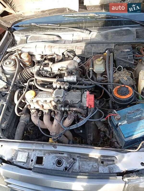 Седан Opel Vectra 1989 в Гадяче