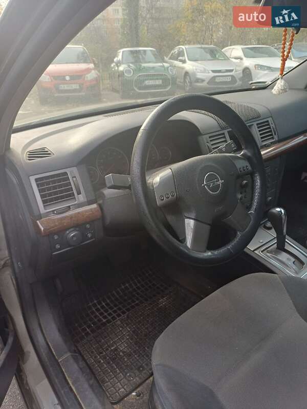 Седан Opel Vectra 2004 в Киеве