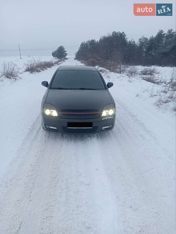 Лифтбек Opel Vectra 2003 в Львове