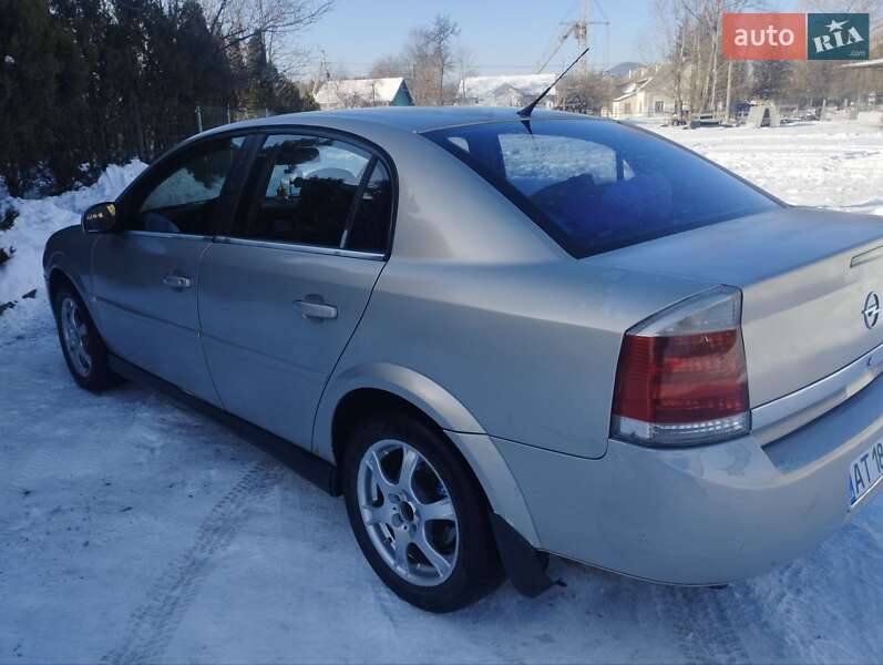 Седан Opel Vectra 2005 в Надворной