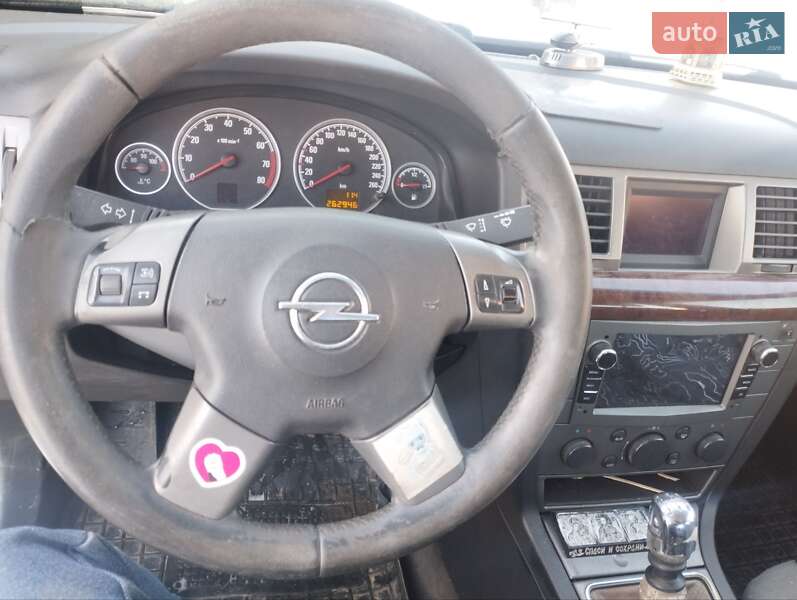 Седан Opel Vectra 2005 в Надворной