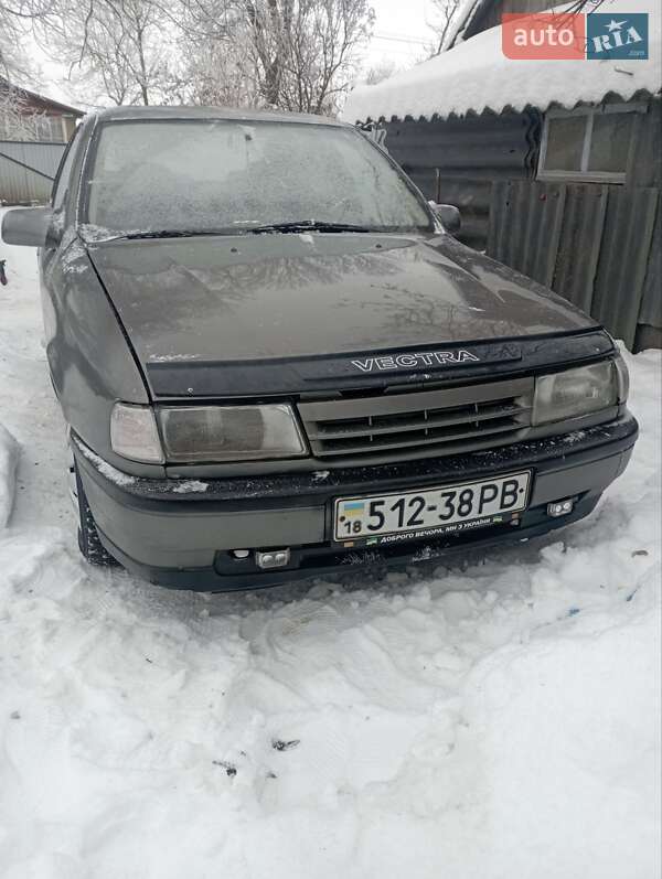 Седан Opel Vectra 1989 в Корце фото 3 Седан Opel Vectra 1989 в Корце
