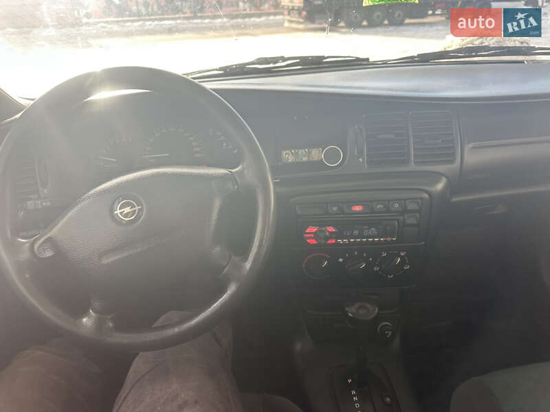 Седан Opel Vectra 1996 в Дрогобыче