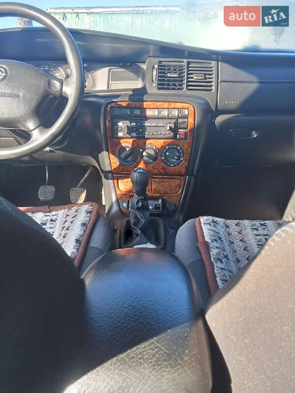 Седан Opel Vectra 1997 в Гайвороне