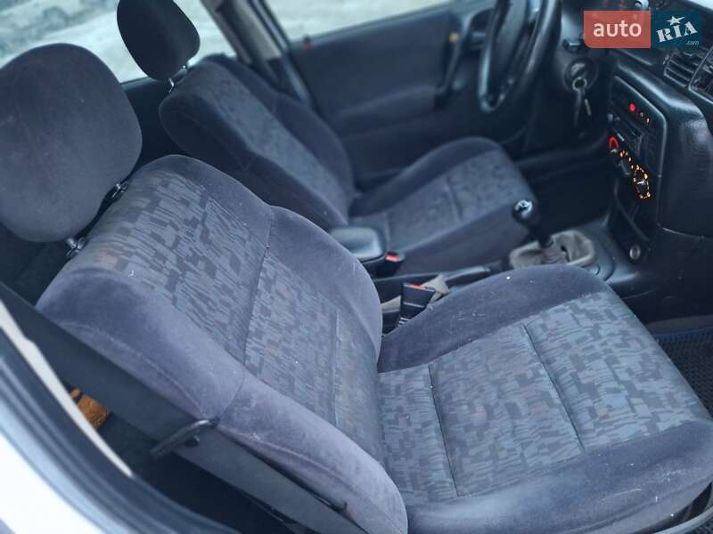 Универсал Opel Vectra 1998 в Черновцах