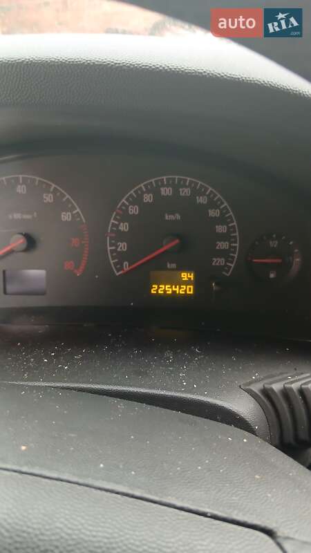 Седан Opel Vectra 2003 в Львове