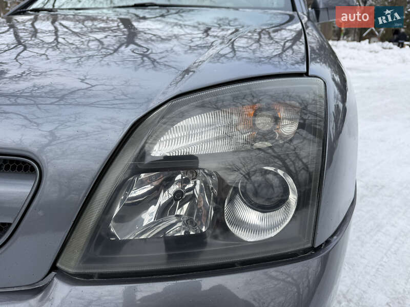 Седан Opel Vectra 2005 в Львове