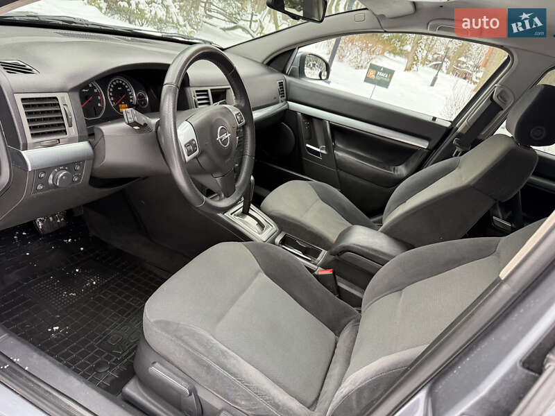 Седан Opel Vectra 2005 в Львове